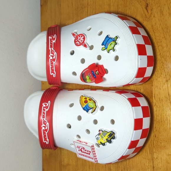 Toy Story x Crocs Off-Court Clog "Pizza Planet" in White Red Women's 10 Men's 8 - Picture 2 of 9